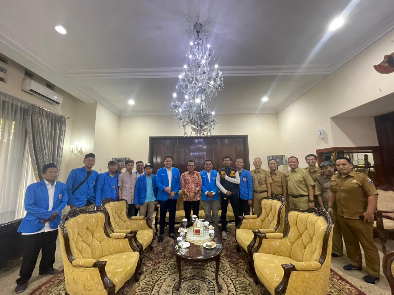 Pj Wali Kota Bogor, Hery Antasari saat menerima silaturahmi sekaligus audiensi DPD KNPI Kota Bogor, di Rumah Dinas Walikota pada Senin (27/5/2024