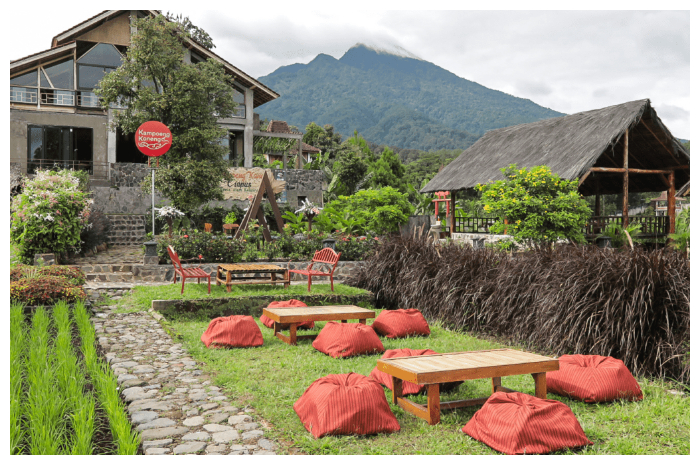 Kampoeng Koneng yang berlokasi di Desa Tamansari RT 02/RW 15, Kecamatan Tamansari, Kabupaten Bogor, Jawa Barat 16610.