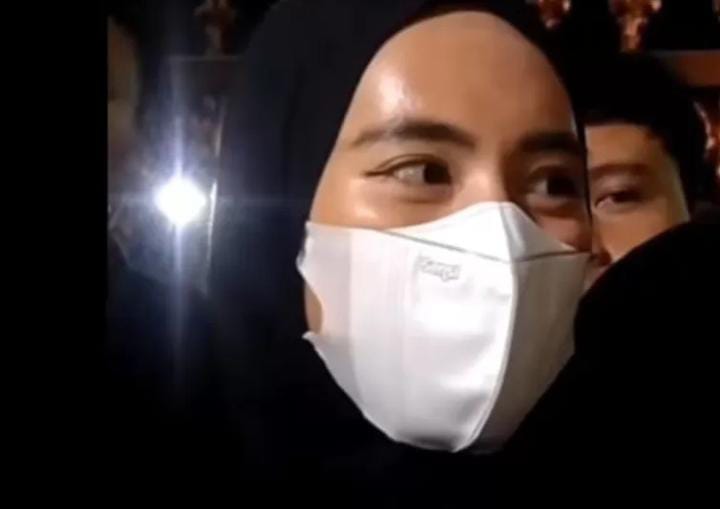 Linda atau Marlinda Putri, usai menjalani pemeriksaan di Polda Jawa Barat, sebagai saksi kasus pembunuhan Vina Cirebon.