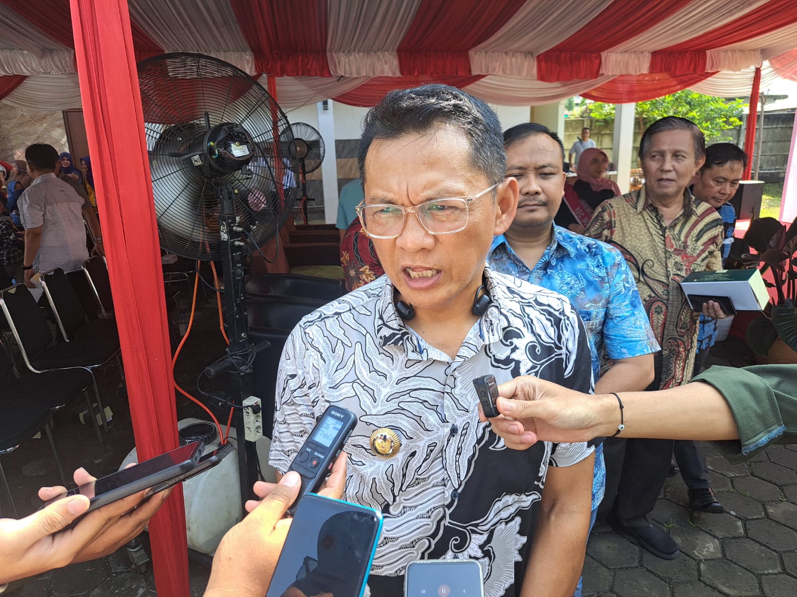 Pj Wali Kota Bogor, usai menghadiri rapat antara Pemkot Bogor dengan Bapanas soal Prognosa Ketersediaan Pangan jelang Iduladha.