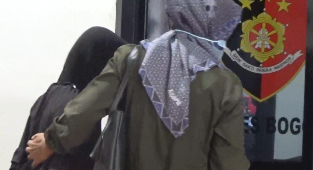 Polres Bogor masih mencari keberadaan oknum pelaku rudapaksa gadis inisial AP (19), asal Kecamatan Tanjung Sari, Kabupaten Bogor.