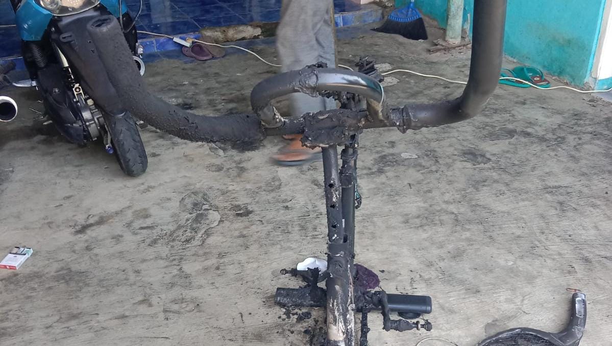 Salah satu peralatan elektronik milik warga Nanggung Kabupaten Bogor yang terbakar.