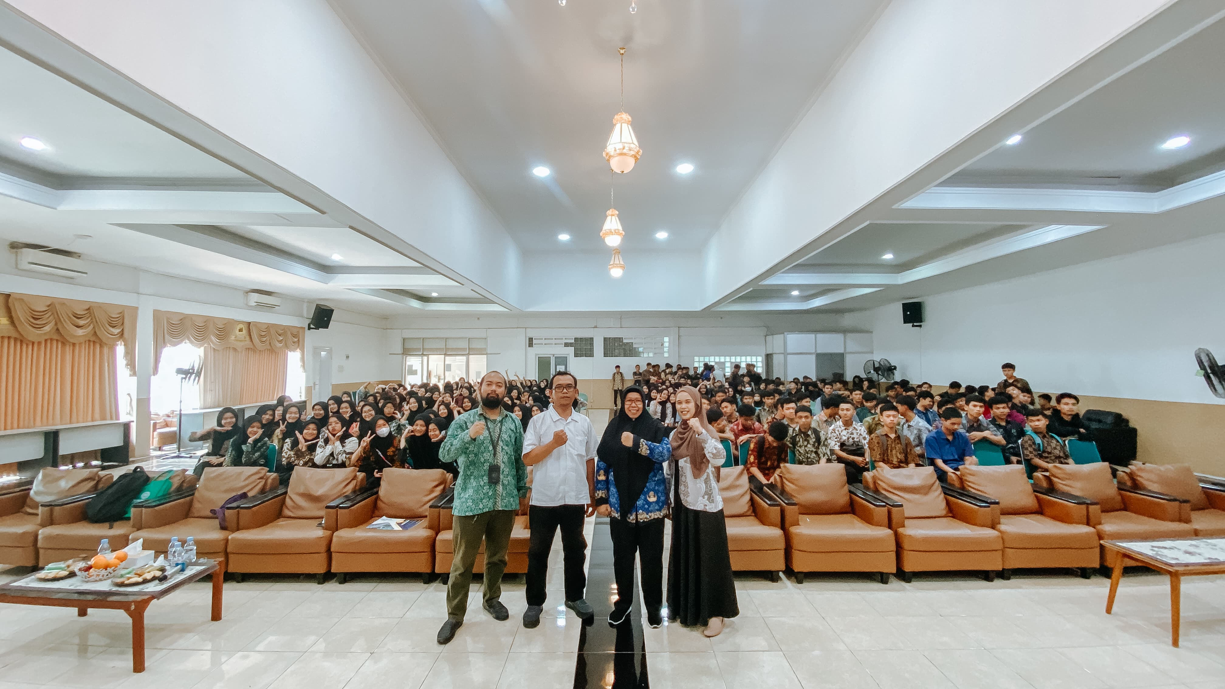 SMK Amaliah 1 dan 2 Ciawi di Bogor mengadakan kegiatan pasca jian untuk siswa kelas XII Tahun Ajaran 2023-2024.
