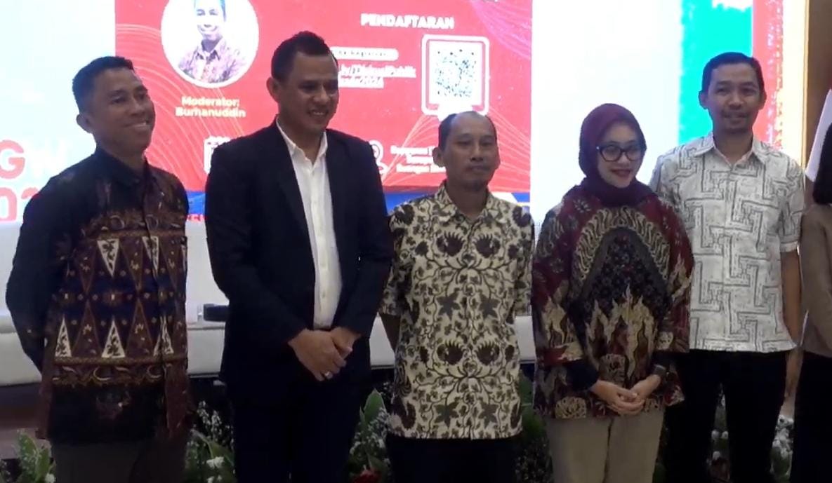 Pemateri Diskusi Publik "Menjamin Keterbukaan Informasi dan Penanganan Disinformasi dalam Pilkada Serentak 2024".