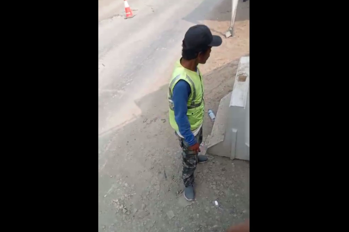 Terduga pelaku pungli truk tambang di kantong parkira Desa Ciomas, Kecamatan Tenjo, Kabupaten Bogor.