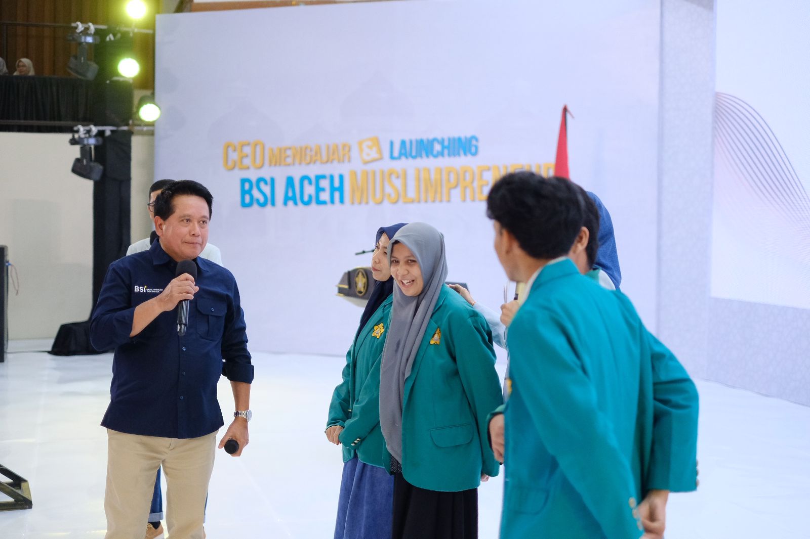 Direktur Utama PT Bank Syariah Indonesia Tbk (BSI) Hery Gunardi menggelar kuliah umum tentang perbankan syariah  (Humas BSI)