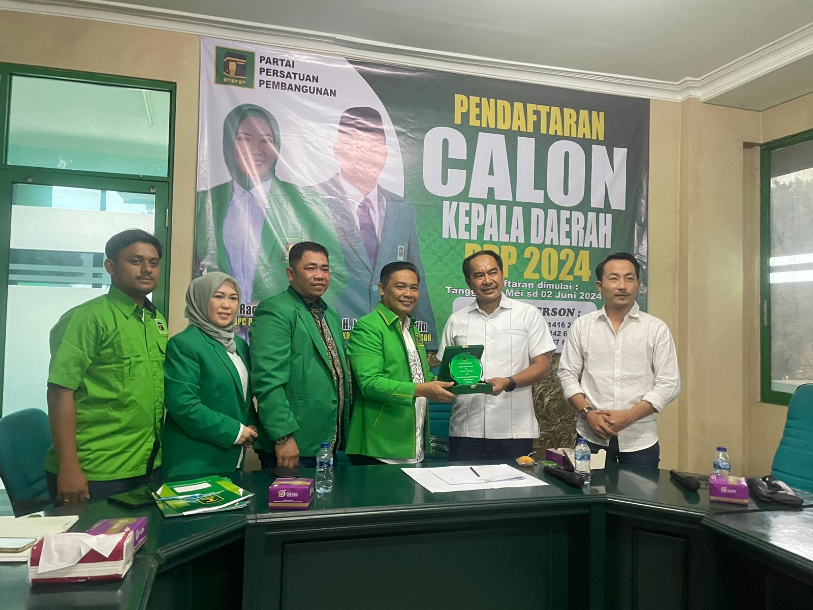 Sulhajji Jompa, mengembalikan formulir pendaftaran Bakal Calon Bupati (Bacabup) Bogor kepada DPC PPP Kabupaten Bogor.