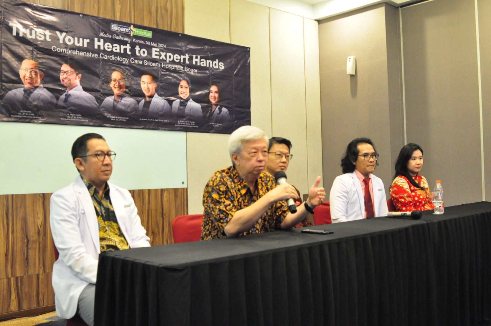 Direktur Utama RS Siloam Kota Bogor Dokter Agus Tanjung saat memberikan pemaparan saat Sesi Sharing dan Gathering Siloam Hospitals Bogor bertajuk Comprehensive Cardiology Care.