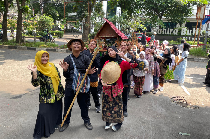Pawai Dongdang siswa siwi SMAN 3 Kota Bogor.