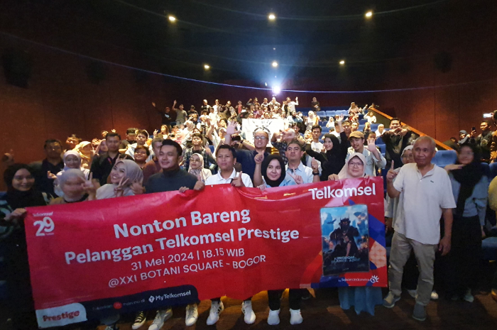 Foto bersama peserta Nonton Bareng Hepi dari Telkomsel.