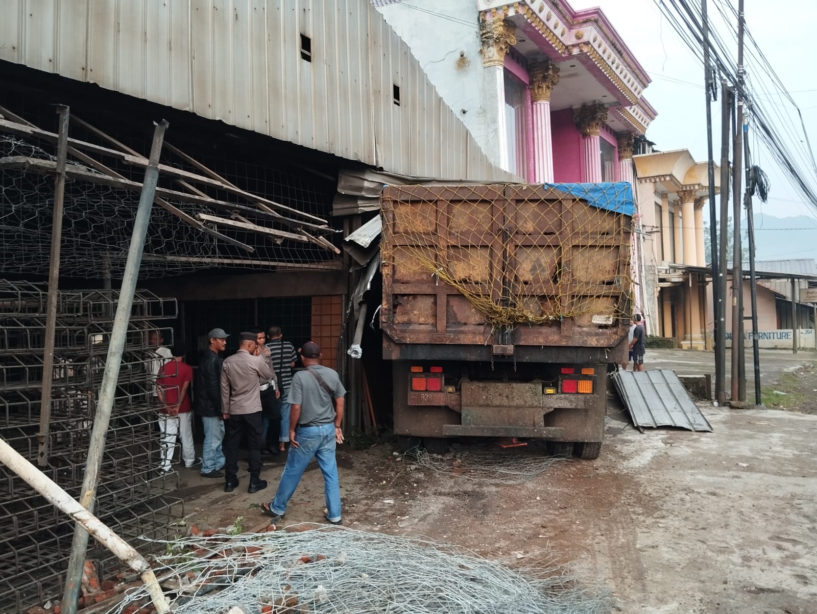 Truk Sampah Kota Bogor Kecelakaan di Ciampea.