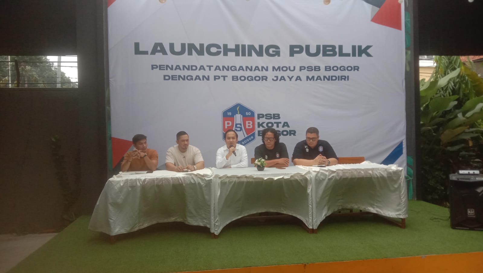 Launching kesepakatan kerja sama di salah satu restoran di Jalan Ahmad Yani, Kota Bogor, Minggu (2/6).  (Ruri/Radar Bogor)
