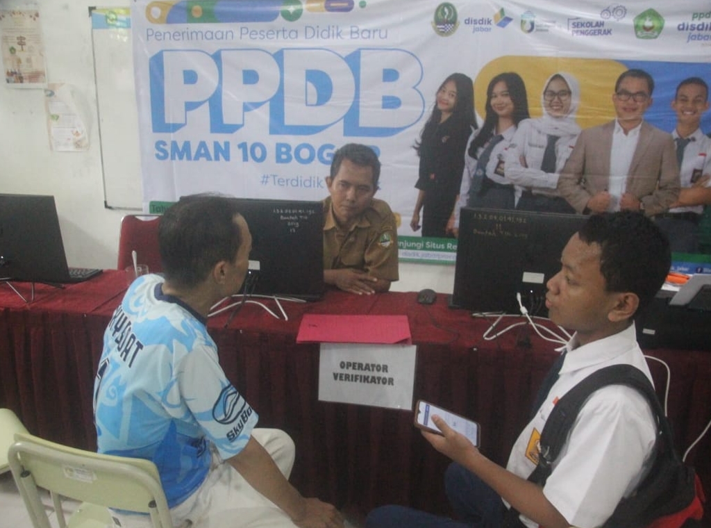 ILUSTRASI: Pelaksanaan PPDB di SMA Negeri 10 Kota Bogor.
