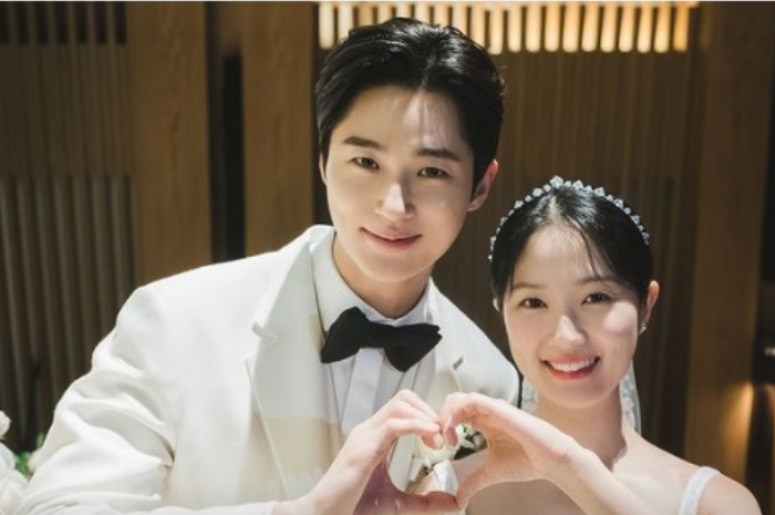 Im Sol bertemu dengan Ryu Sun Jae di sebuah acara.