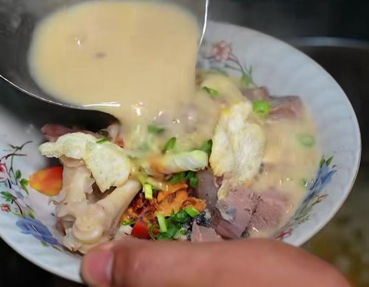 Cobain sop kambing kuah susu.