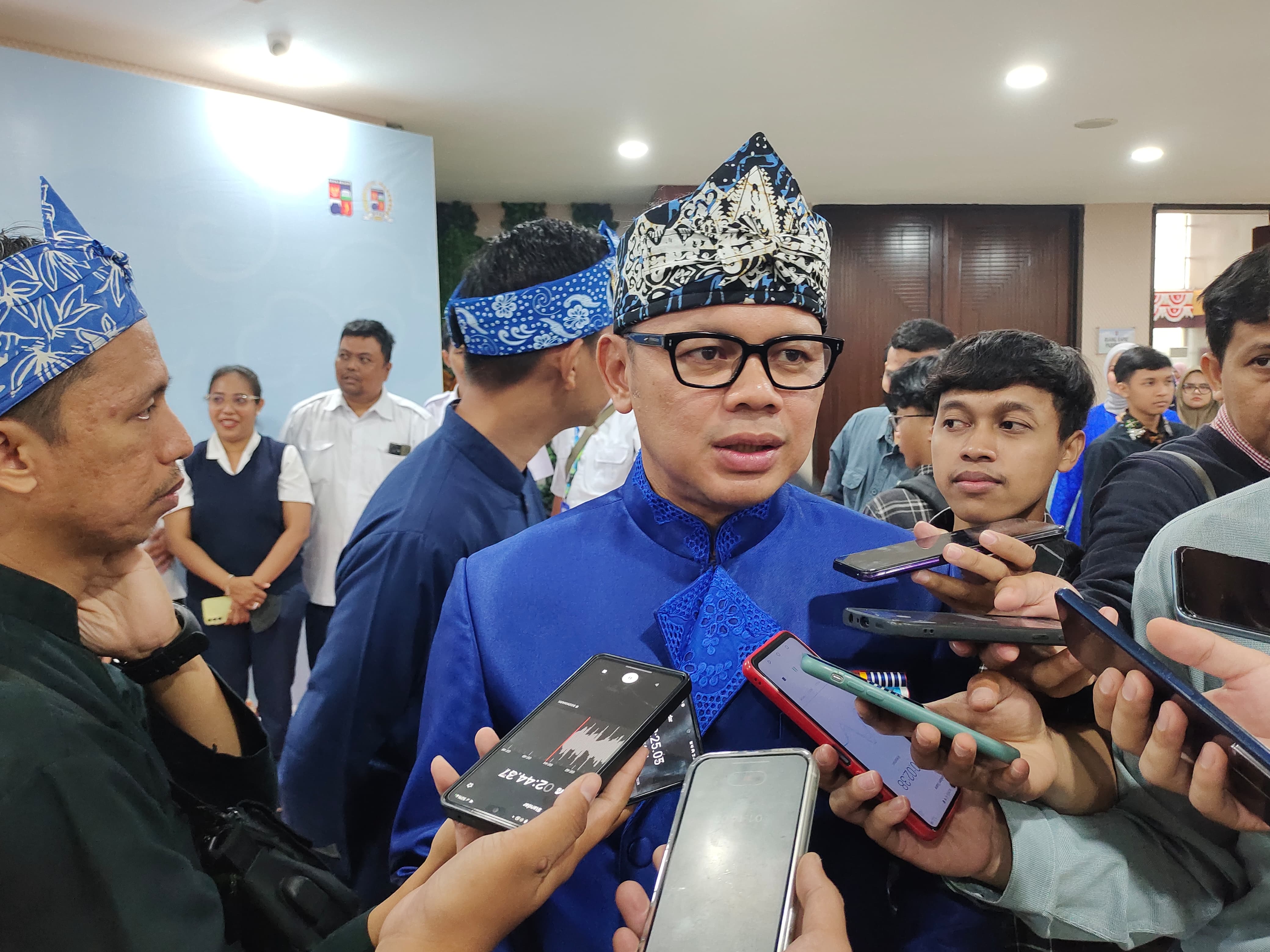 Mantan Wali Kota Bogor, Bima Arya tampak hadir di Rapat Paripurna Istimewa yang diselenggarakan DPRD Kota Bogor pada Senin (3/6/2024).