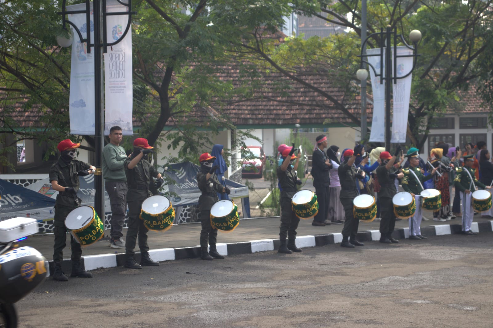 Drumband Polbangtan Bogor yang tampil penuh semangat dan energi dalam menyemarakan HJB ke-542, Senin (3/6/2024).