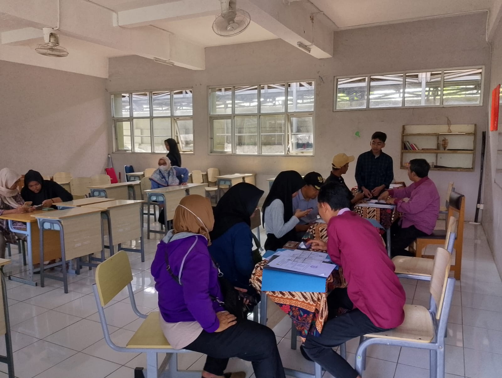 Suasana PPDB di SMAN 1 Gunungsindur Bogor pada hari kedua Selasa (4/6/2024).