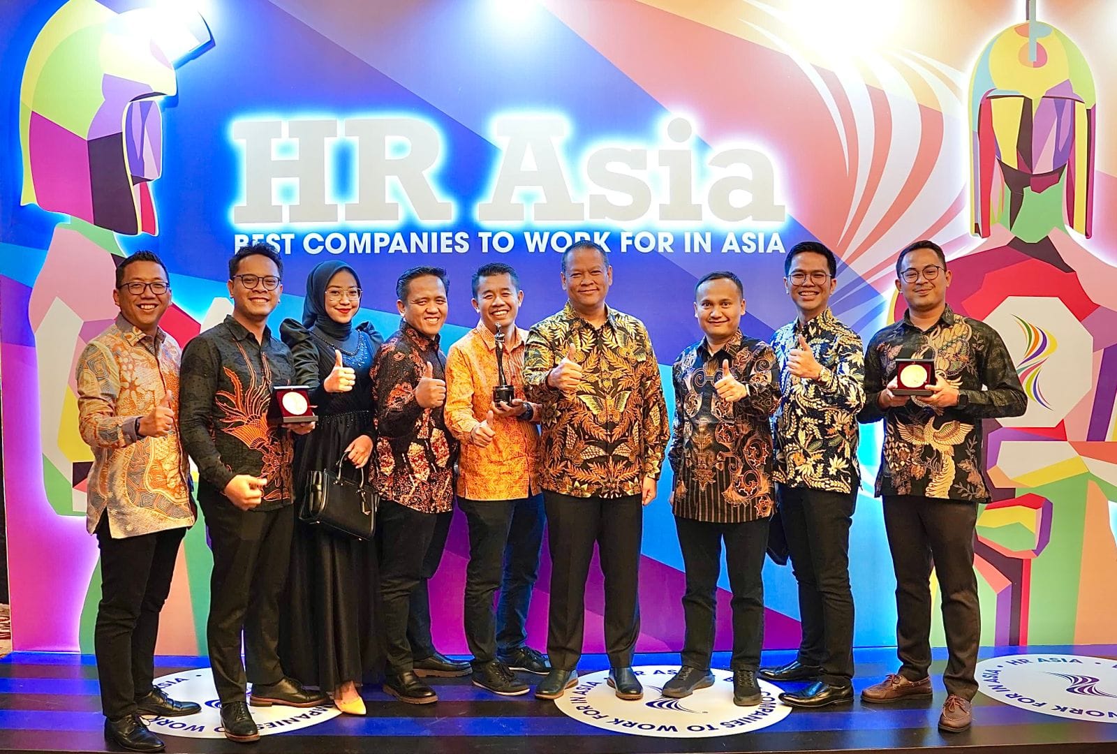 PT United Tractors Tbk (UT) kembali menerima penghargaan sebagai tempat kerja terbaik di Asia.