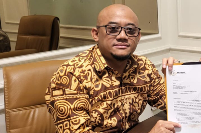 Kuasa hukum korban, Dodi Herman Fartodi menunjukkan surat somasi untuk Kodjari.