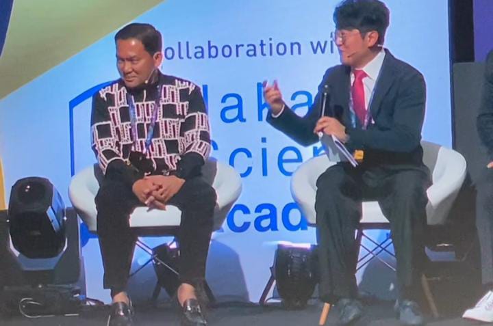 Dokter Rayendra tampil memukau saat acara Aesthetic Medicine Updates Seminar and Exhibition (AMUSE) di Gandaria City Hall, Jakarta, Kamis (6/6/2024).