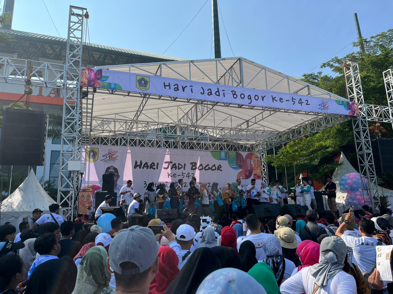 Suasaa kemeriahan gebyar HJB ke-542 di Stadion Pakansari Bogor pada Sabtu (8/6/2024).