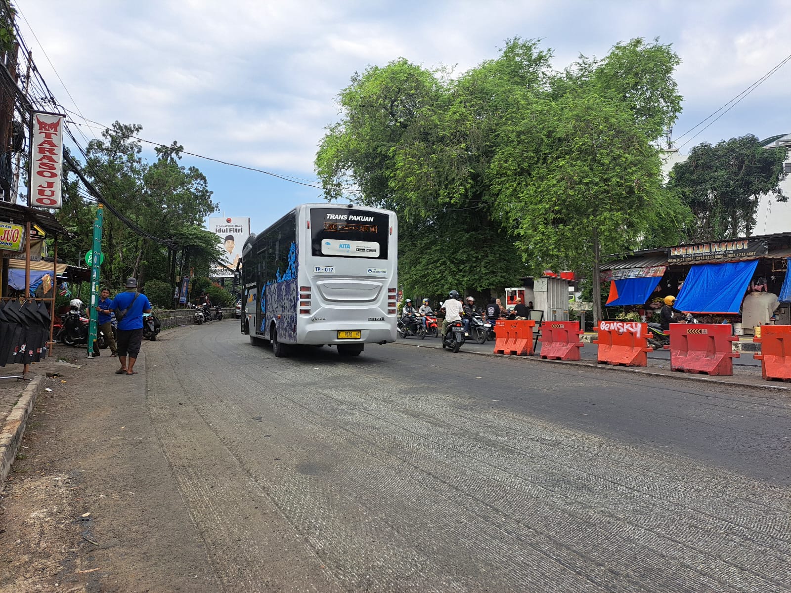 Kondisi ruas Jalan Ahmad Yani yang mulai dikeruk oleh Dinas PUPR Kota Bogor.