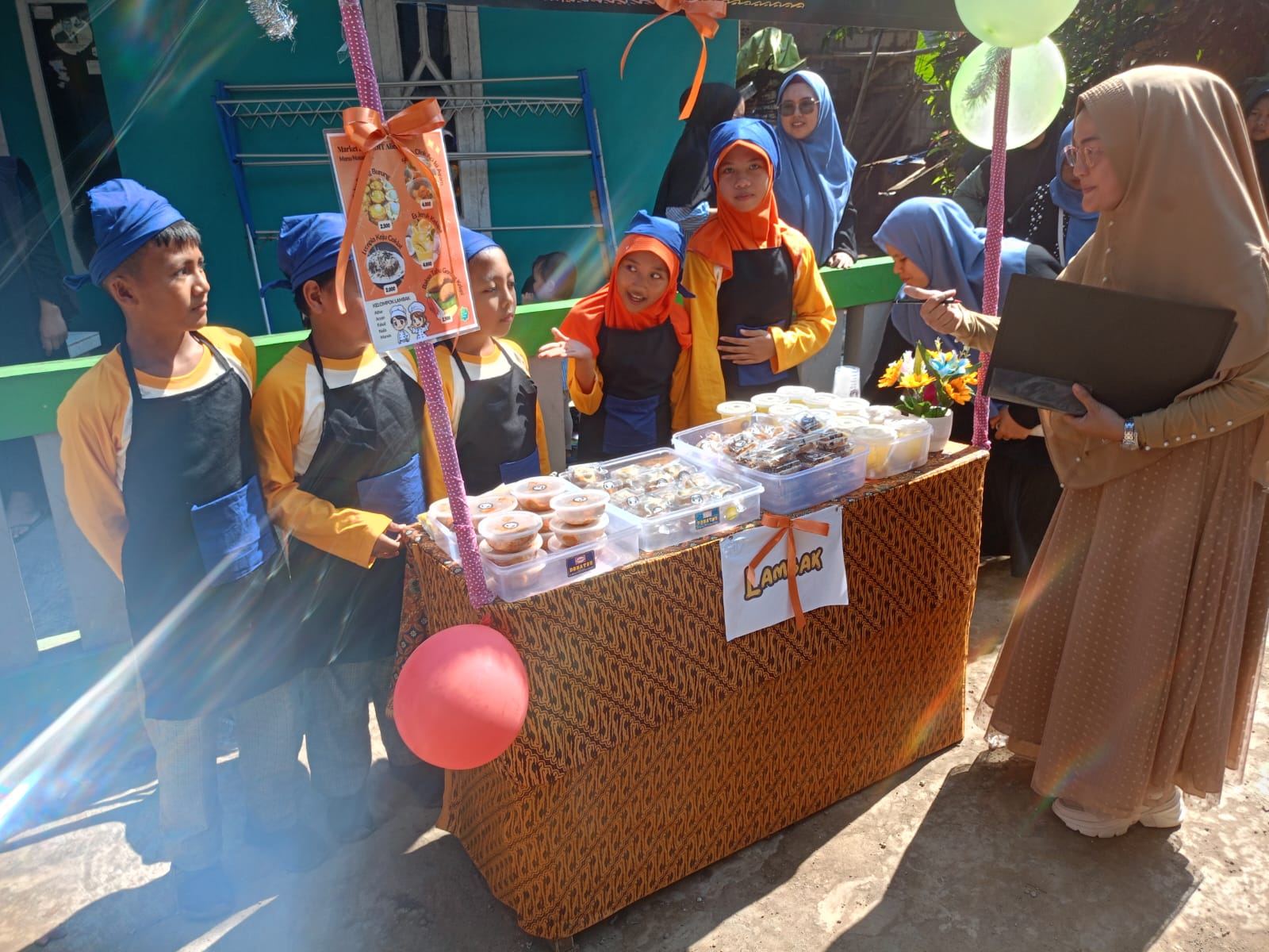SDIT Alif Ajarkan Anak Berbisnis Melalui Market Day, Jual Berbagai Macam Makan Minum Tradisional