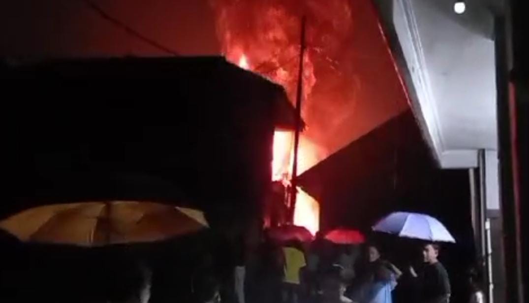 Kebakaran gudang di Bogor, depan Perumahan Bilabong.