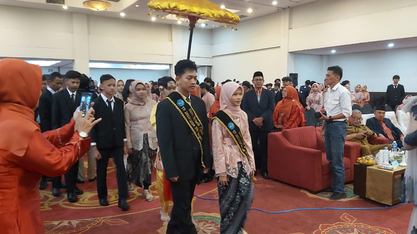 sebanyak 271 siswa kelas IX SMPN 10 Bogor mengikuti sejumlah prosesi pelepasan lengser.