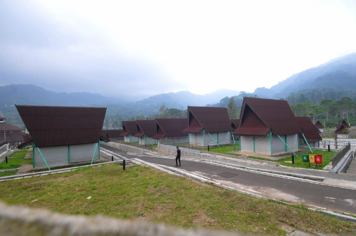 Kondisi Rest Area Gunung Mas Puncak Bogor yang sampai sekarang tak kunjung dihuni.