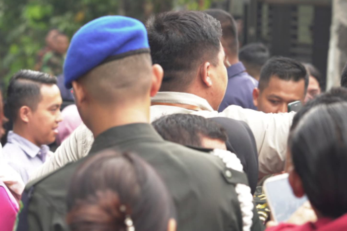 Sendi Fardiansyah (kiri) saat dampingi Ibu Negara melakukan kunjungan di Kota Bogor, Selasa (11/06) pagi.