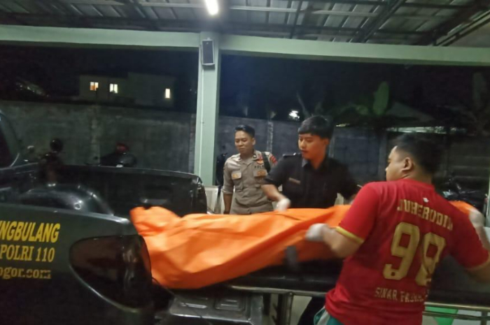 Evakuasi jenazah pria asal Jepara yang ditemukan tewas di Cibungbulang Bogor.