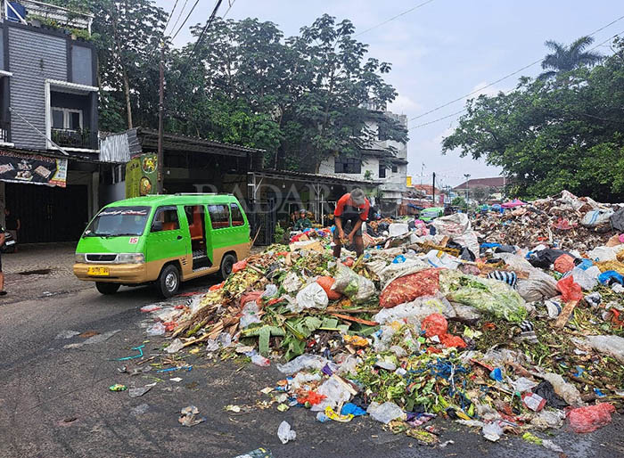 Tumpukan Sampah di Pasar Merdeka Kota Bogor.