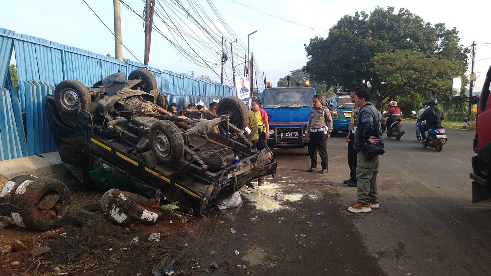 Ada Kecelakaan di Bogor, Mobil Tangki Semen Tabrak Pikap