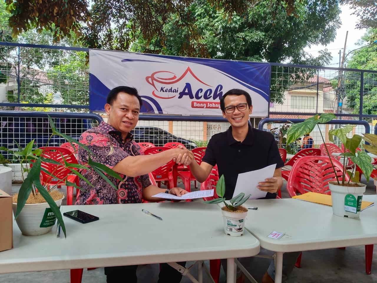 Owner Kopi Johny teken kerja sama dengan Ade Wardhana. (ist)