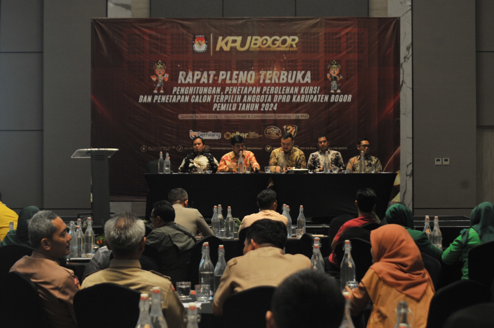 KPU Kabupaten Bogor gelar Rapat terbuka penghitungan dan penetapan perolehan kursi DPRD Kabupaten Bogor, Jumat (14/6/2024).