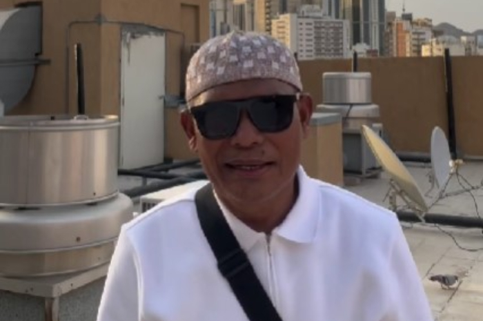 Hazairin Sitepu saat berada di tanah suci.