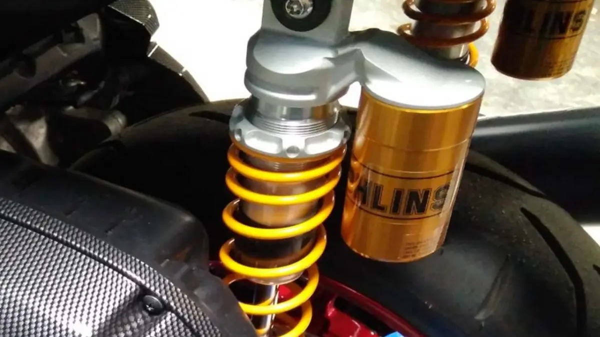 shockbreaker sepeda motor.