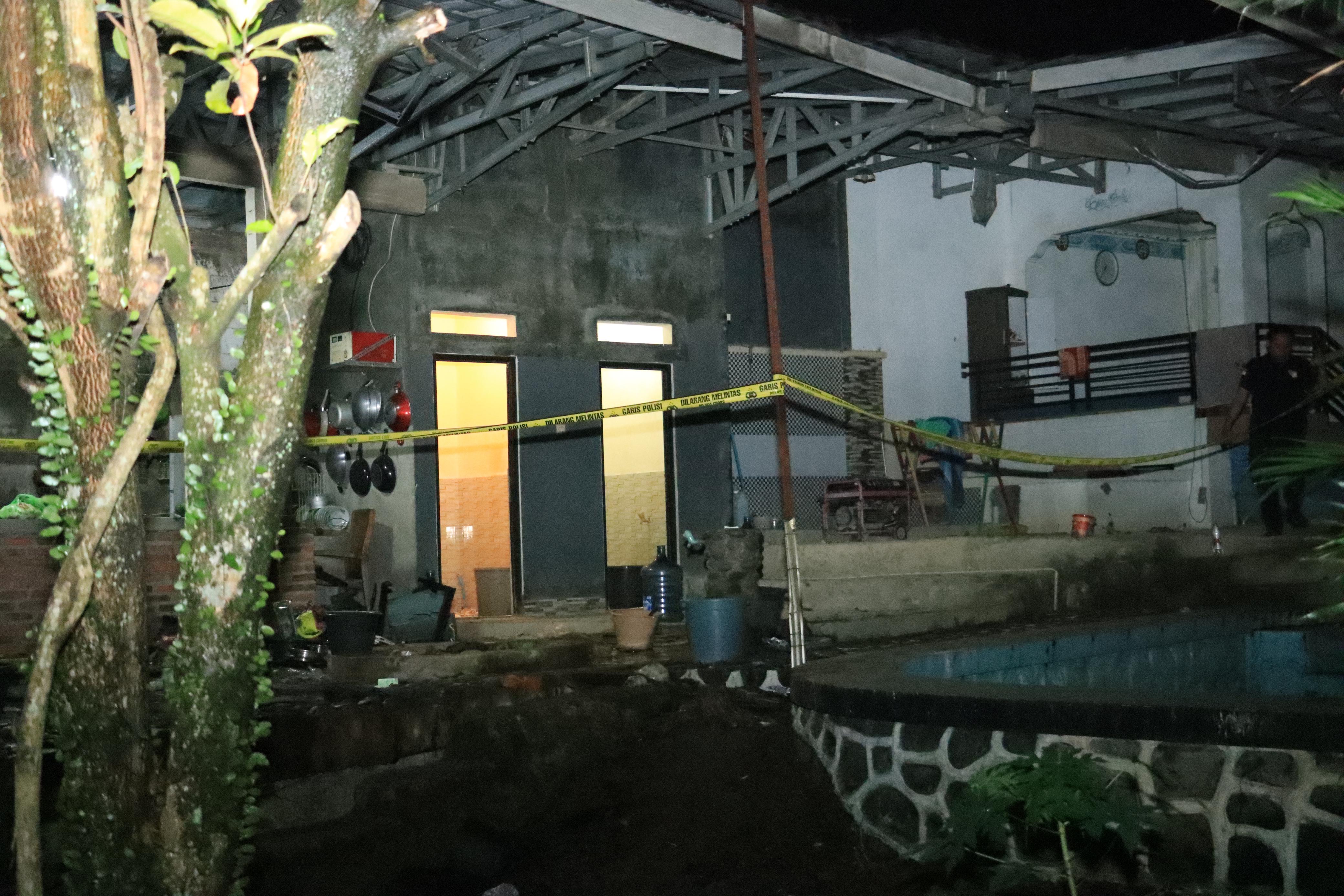 Kondisi lokasi ledakan di sebuah rumah warga Klapanunggal, Kabupaten Bogor, Jumat (14/6/2024).