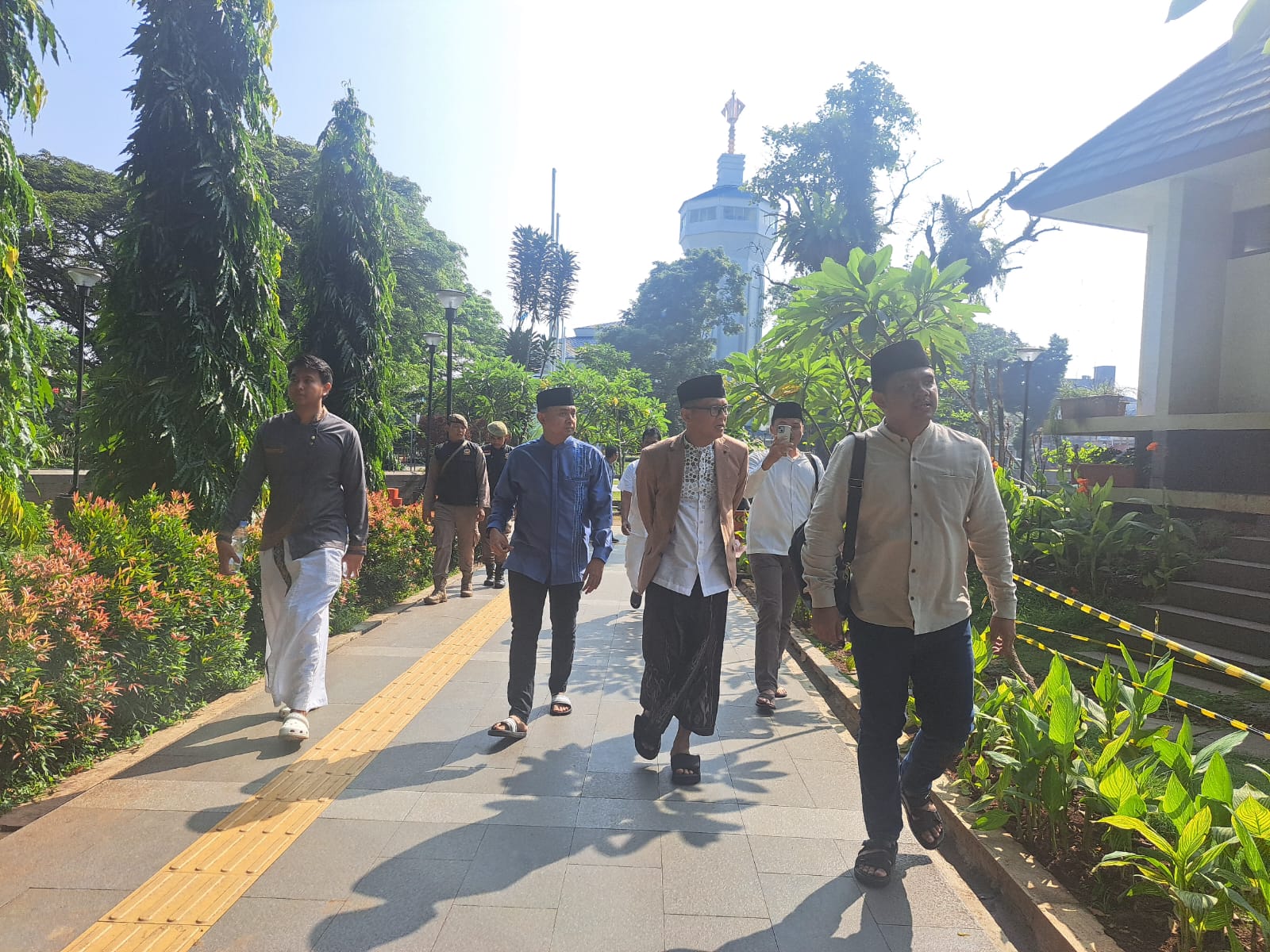 Pj Wali Kota Bogor, Hery Antasari menggelar sidak ke Alun-Alun Kota Bogor.