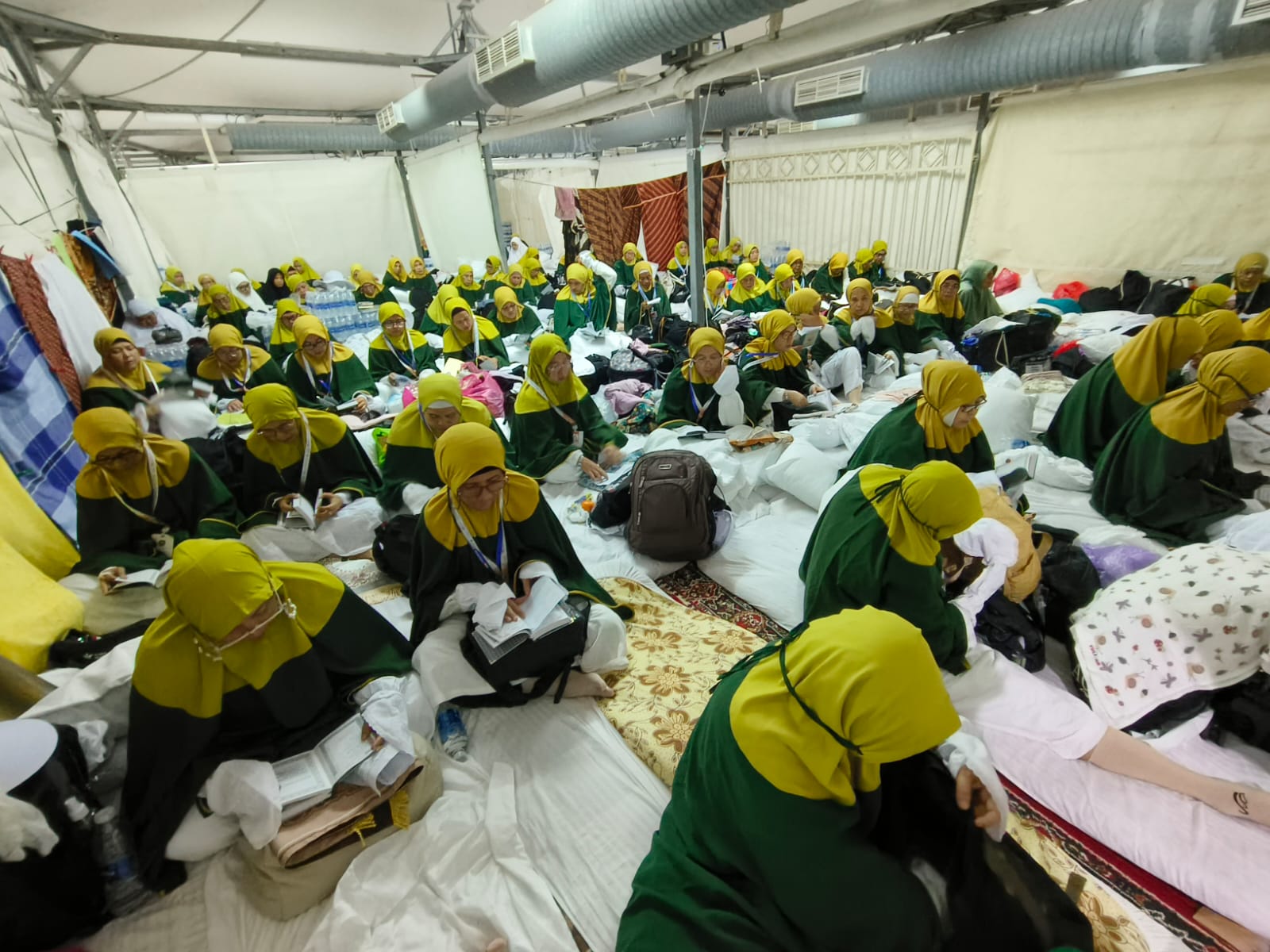 Kondisi jamaah haji asal Bogor di Mina Arah Saudi, yang kini tengah menghadapi cuaca ekstrim.