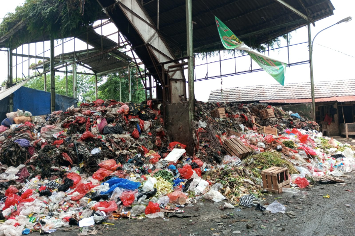 Kondisi terkini gunungan sampah di Pasar Bogor.
