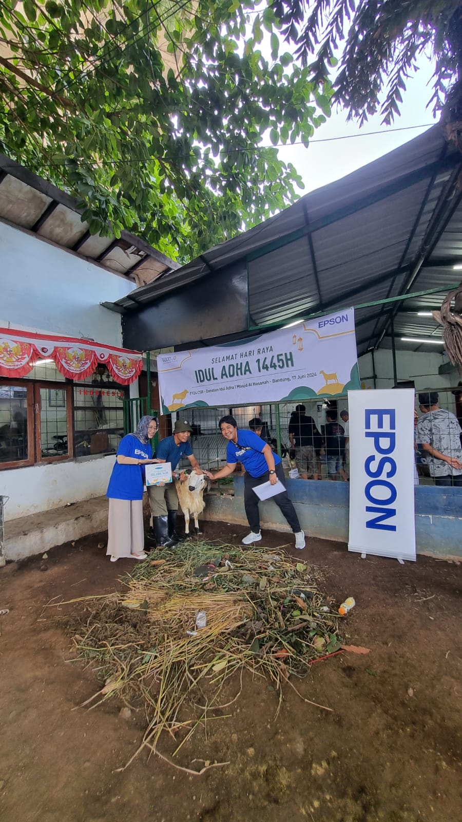 Epson Indonesia bagi-bagi kurban di perayaan Iduladha tahun ini melalui CSR mereka.