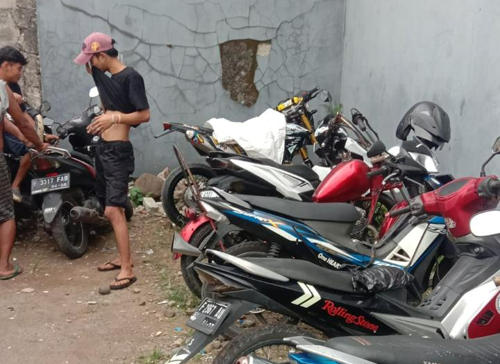 Barang bukti pencurian yang dilakukan dua pemuda di Ciomas Bogor.