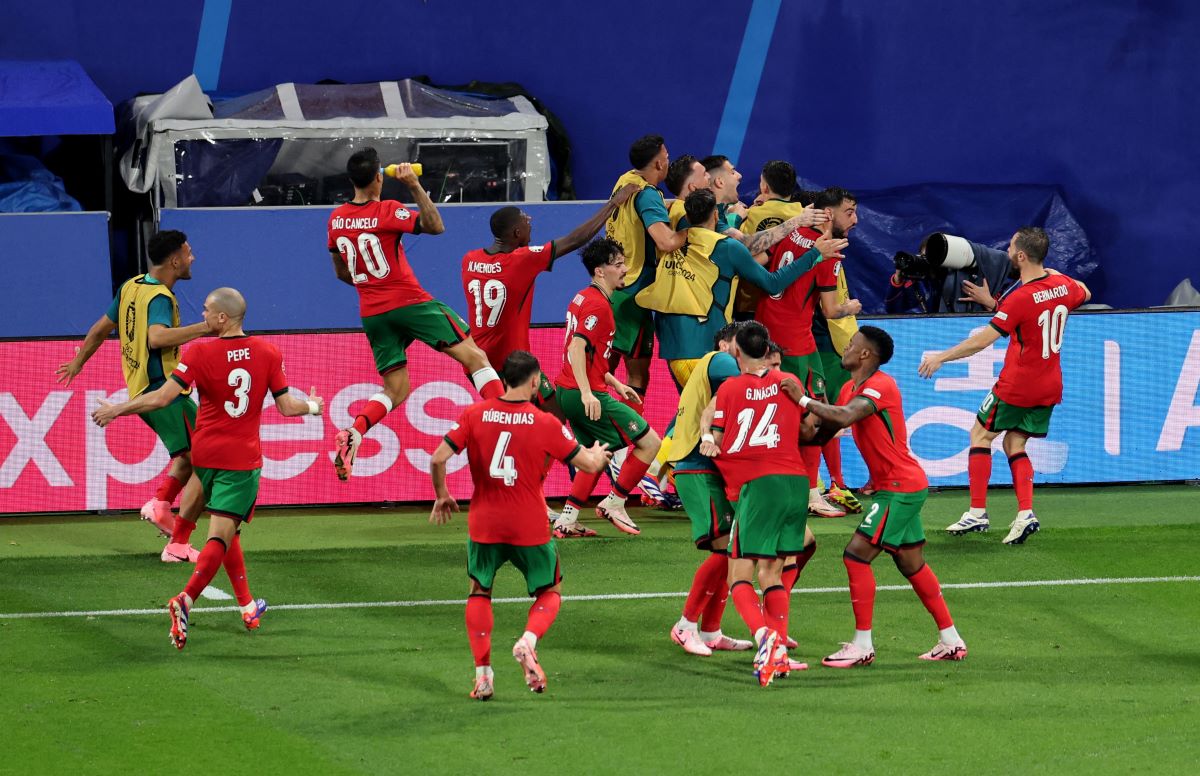 Para pemain Portugal merayakan kemenangan saat melawan Republik Ceko di Euro 2024