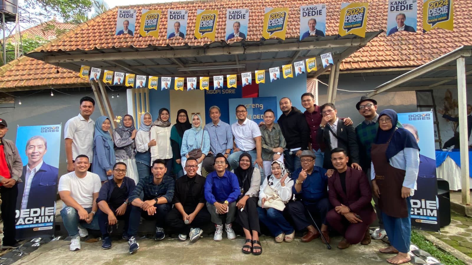 Dedie A Rachim bertemu para pekerja kreatif di Jalan Ceremai Ujung No. 1, Kota Bogor, Jawa Barat, Kamis (20/6/2024).