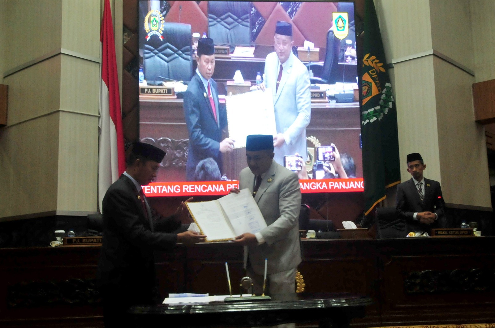 Pj Bupati Bogor dan DPRD Gelar Paripurna Tentang Raperda 2024-2045.