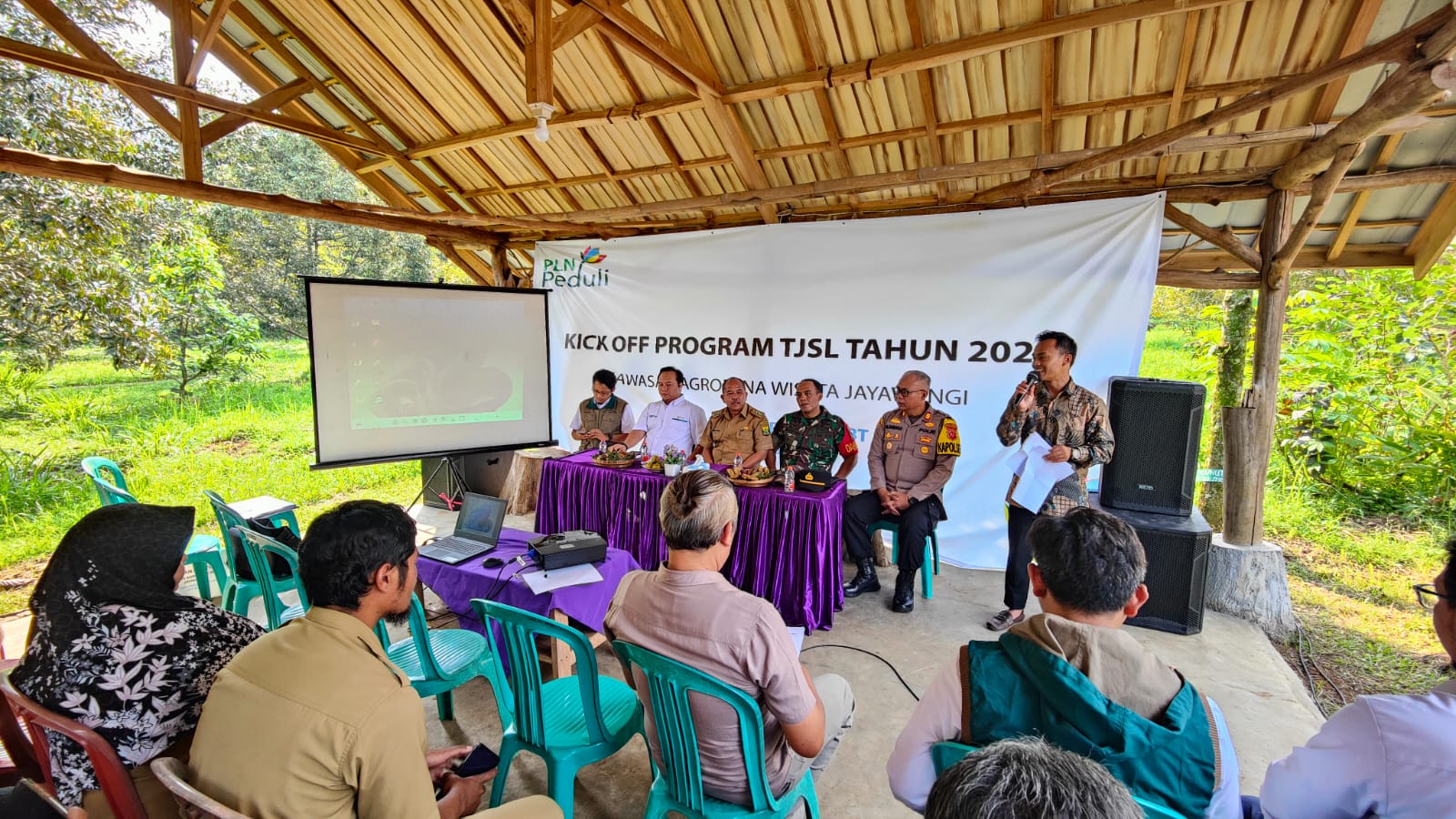 PLN Peduli Kembangkan Kawasan Agromina Wisata Jayawangi