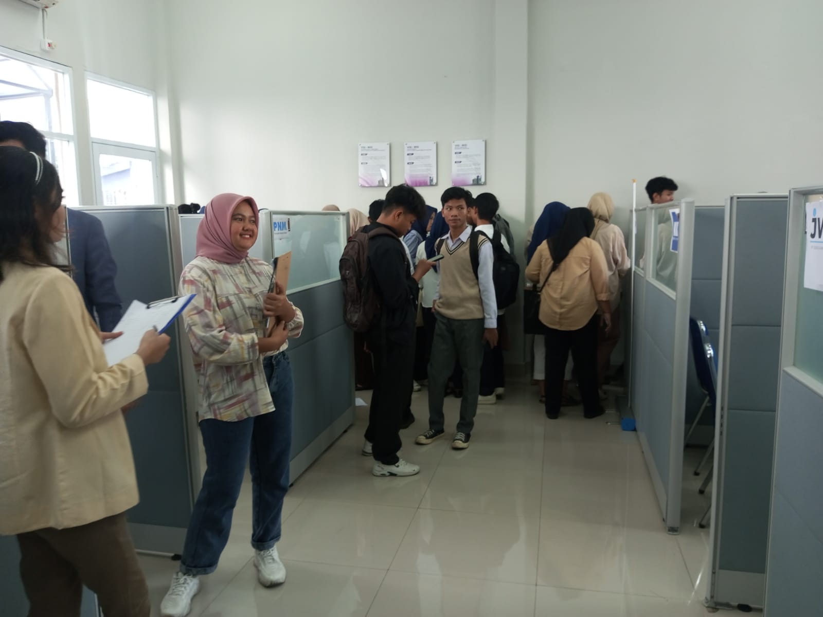 IBI Kesatuan bekerjasama dengan Forum Bursa Kerja Khusus (F-BKK) Kota dan Kabupaten Bogor, menggelar Job Fair di Kampus IBIK, Sabtu-Minggu (22-23/6/2024).